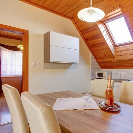 Apartament 5 *